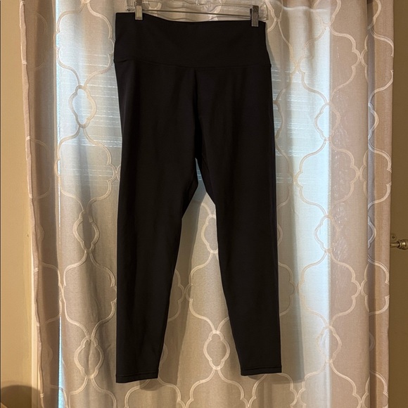 Aerie Offline The Hugger High-Rise Leggings in Charcoal - Picture 3 of 7